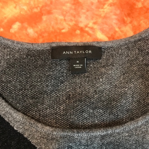 Ann Taylor ⚜️ Grey & Black Design Sweater - Picture 6 of 7